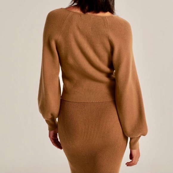 Abercrombie & Fitch Puff Sleeve Sweater - Picture 4 of 6